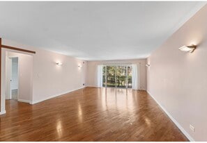 Building Photo - 5400 Carriageway Dr