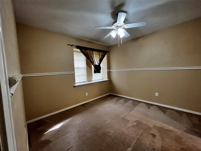 Building Photo - 1025 Cloverdale Ln