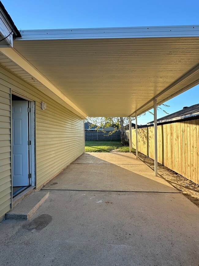 Building Photo - 216 Grove Ave