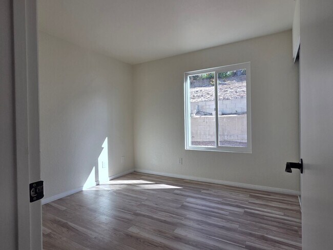 Building Photo - Private But Close to Everything in Oceanside!