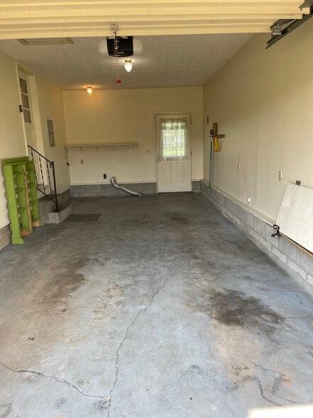 W/D hook-ups in garage - 1307 21st St