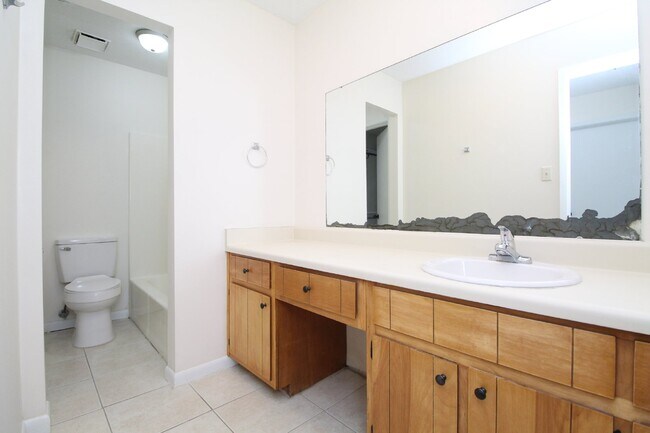 Building Photo - Charming 2 Bedroom Rental in Pace, FL with a Spacious Layout and Prime Location!