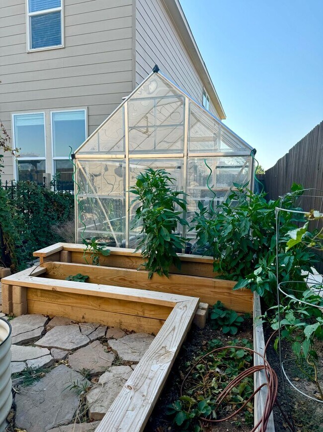 Building Photo - AVAILABLE SOON!