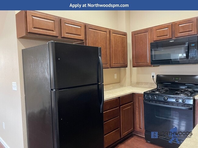 Building Photo - Nice 2 Bedroom 2 Bathroom 2 Story-Town Home-White City