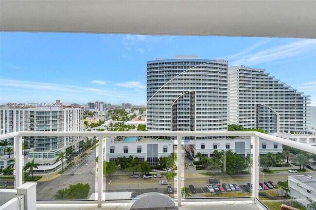 Building Photo - 336 N Birch Rd