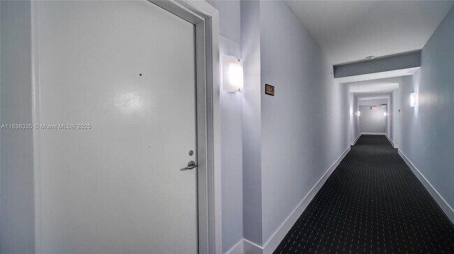 Building Photo - 1800 N Bayshore Dr
