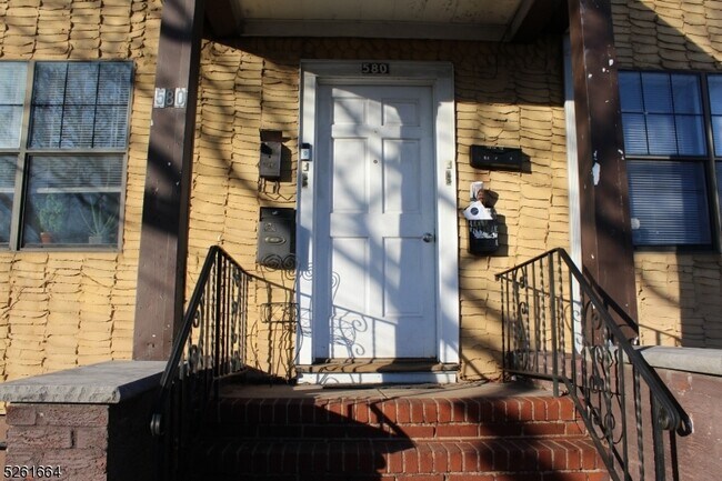 Building Photo - 580 E Milton Ave