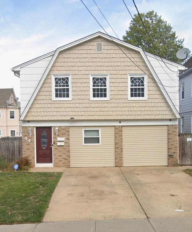 Building Photo - 630 N College Ave