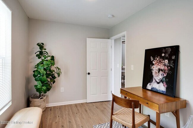 Building Photo - ? Stunning 4 Bedroom, 1 Bathroom Home on Preston ?