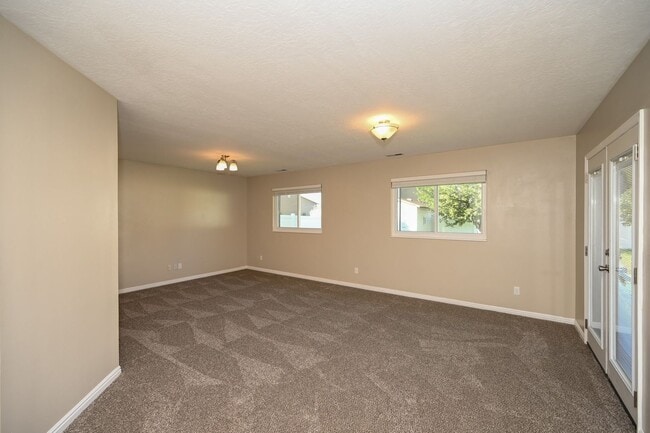 Building Photo - Great Family Home in Excellent Location!