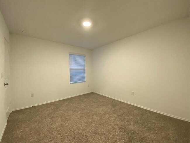 Building Photo - 12320 Silversmith Ln