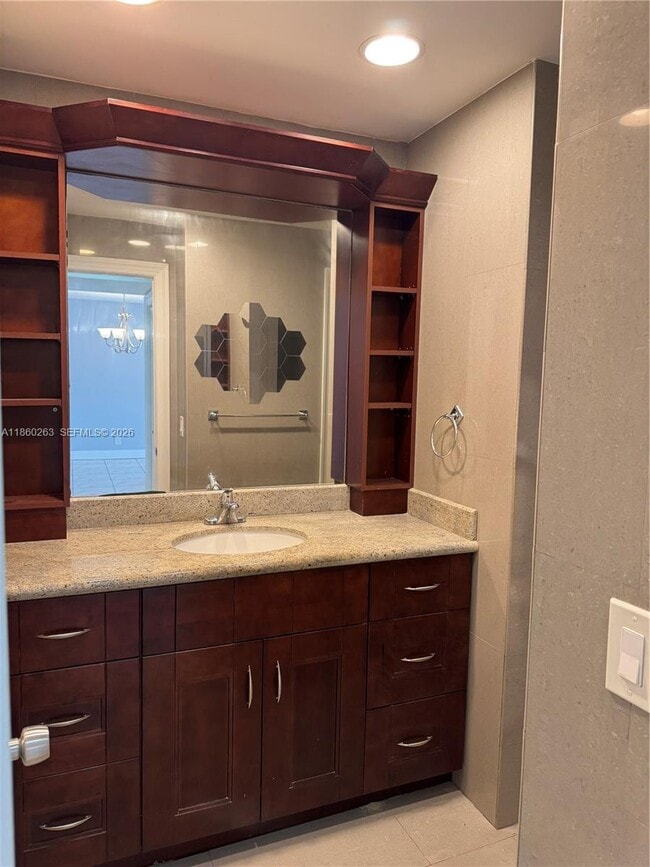 Building Photo - 215 SE 3rd Ave