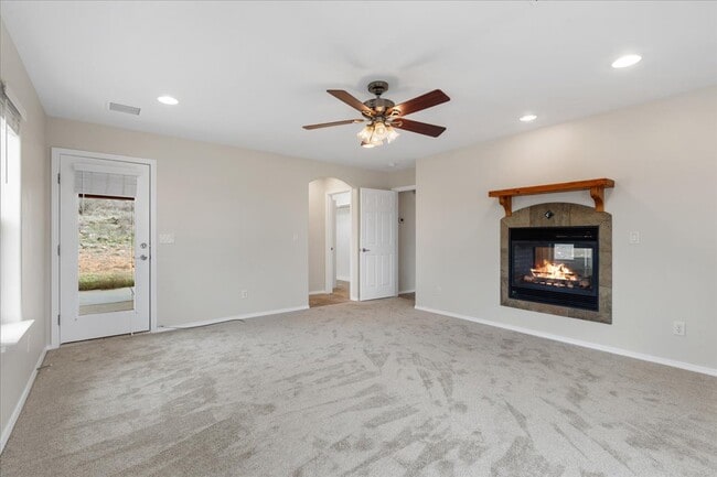 Building Photo - 815 E Paniolo Wy