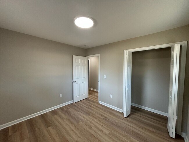 Building Photo - Home You’ll Love Coming Home To