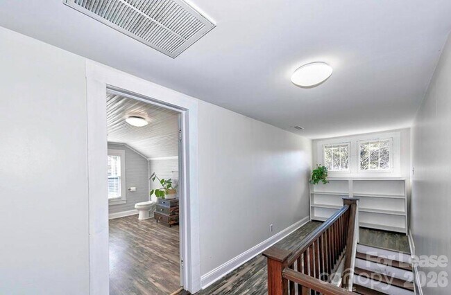 Building Photo - 508 S Main St