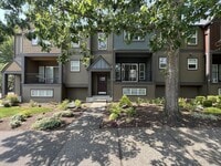 Building Photo - Distinctive 3-Story Tigard Townhouse with Stainless Steel Kitchen, Vaulted Ceilings & Attached 2-...