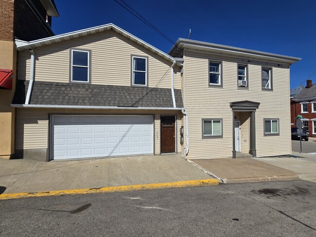 Building Photo - 120 3rd St NE