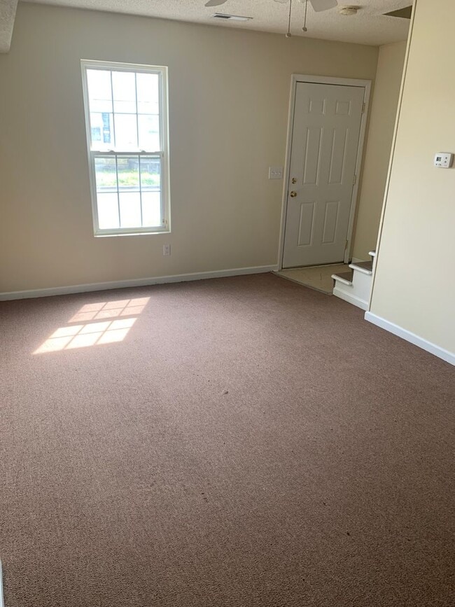 Building Photo - Ideal Home Located in the City Limits