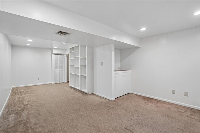 Building Photo - Immediate move-in at Goshen Village