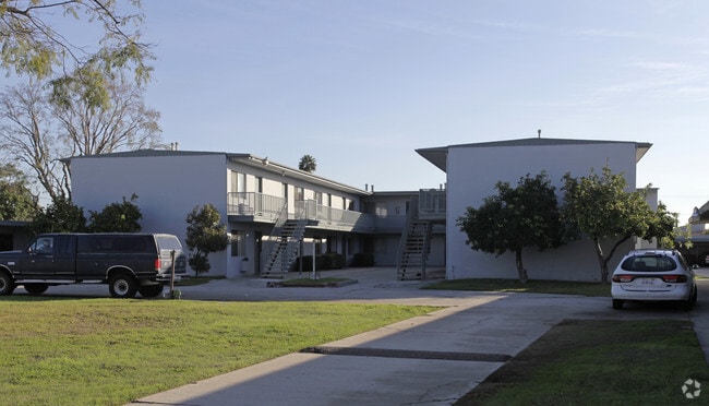 Building Photo - 7800-7900 Athens Cir