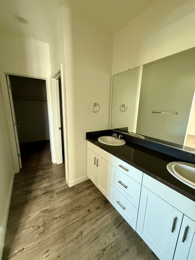 Building Photo - Beautiful 3 bedroom 2 bath w/Pool available in Orland!