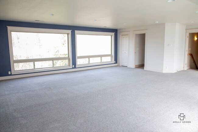 Building Photo - 20375 NE Lakeside Dr