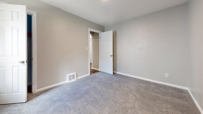 Building Photo - Fulton/W.58th neighborhood; 3 bedroom/2bat...