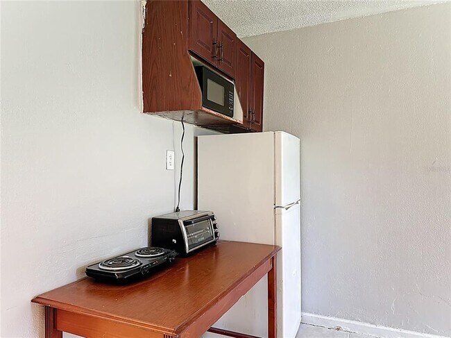 Building Photo - 7900 S Orange Blossom Trail