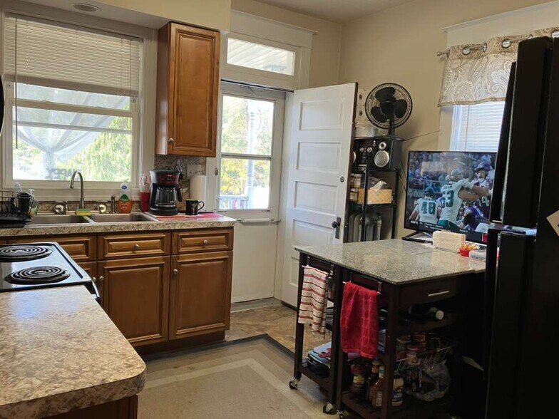 Building Photo - 1121 Hamilton Blvd