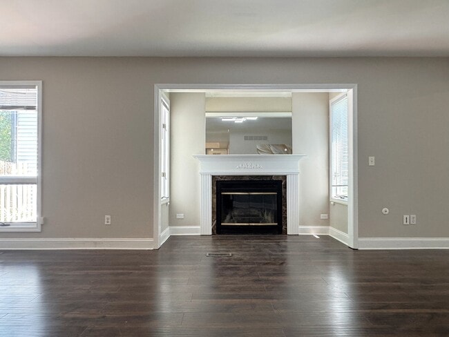 Building Photo - 6652 Fernwood Dr