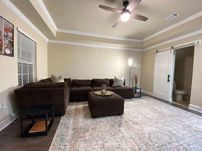 Building Photo - Available NOW  Fully Furnished in Orchard ...