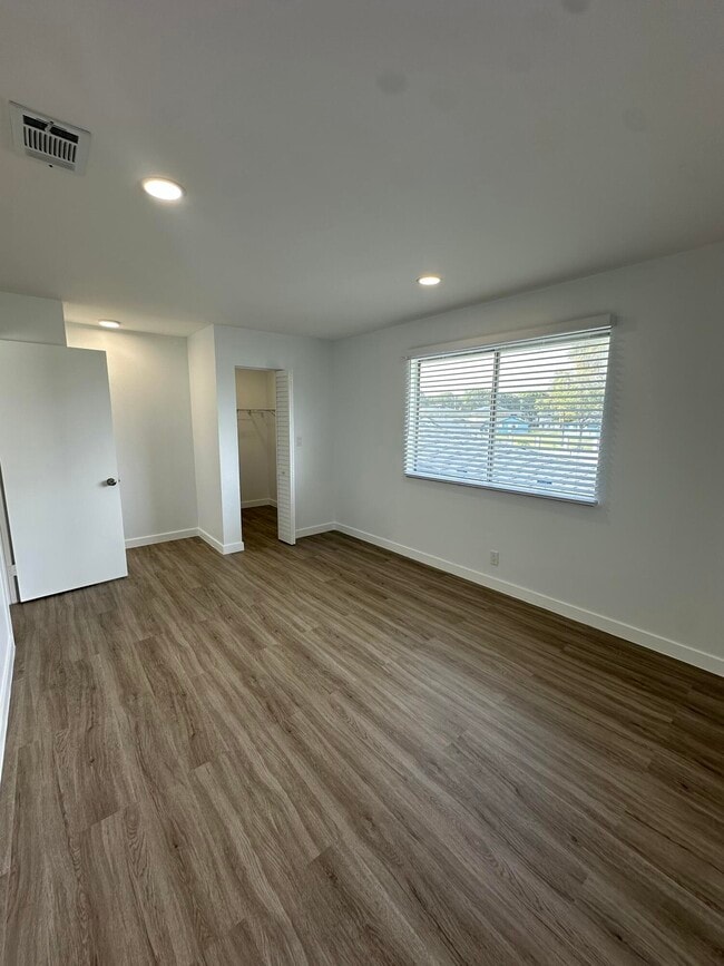 Building Photo - 103 E Tiffany Dr