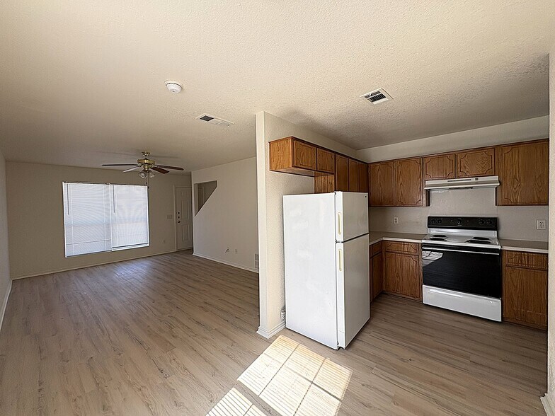 Building Photo - 2004 Monte Carlo Ln