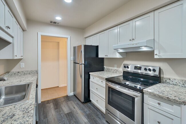 Building Photo - 5400-5402 Folsom Blvd