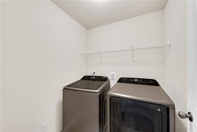 Building Photo - 4920 Breezewood Cir