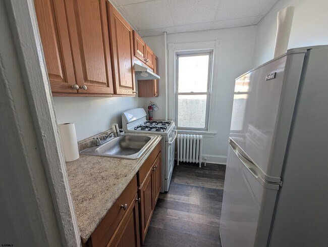 Building Photo - 6405 Ventnor Ave