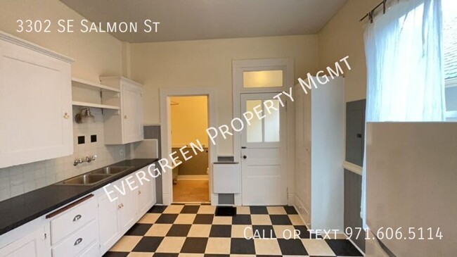 Building Photo - Charming 1BA Home Street Parking and Elect...