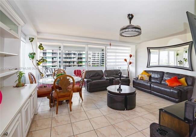 Building Photo - 7545 E Treasure Dr