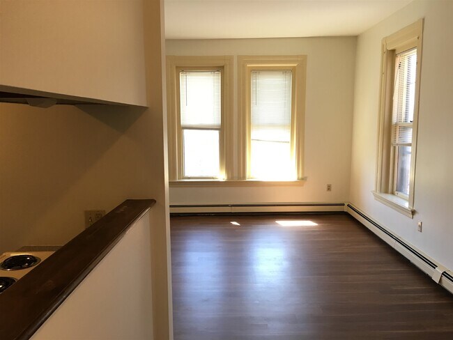 Building Photo - 124 Orange St