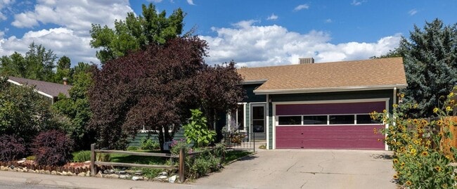 Primary Photo - Charming 3-Bedroom Ranch for Rent in Prime...