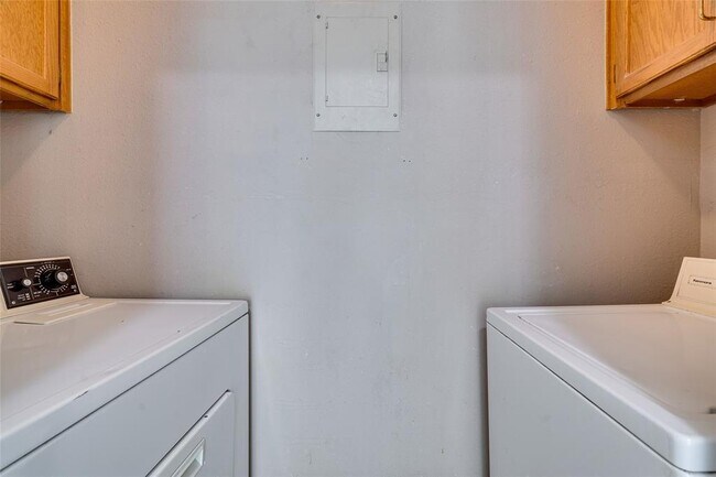 Building Photo - 1406 Windsor Rd