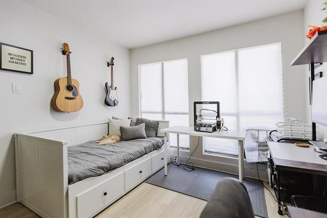 Building Photo - 909 Reinli St