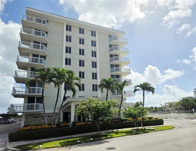 Primary Photo - 125 S Ocean Ave