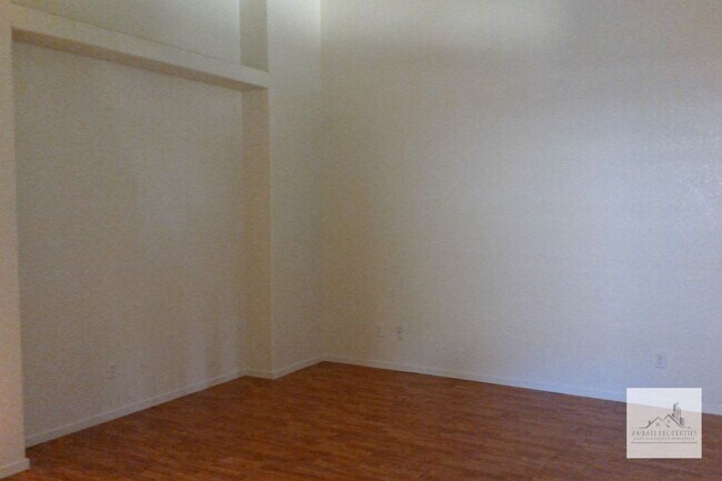 Building Photo - Wonderful 3 Bedroom Home in Sought After Northeast Fresno!