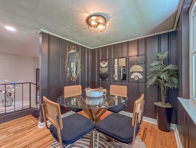 Building Photo - 1044 Seminole Dr