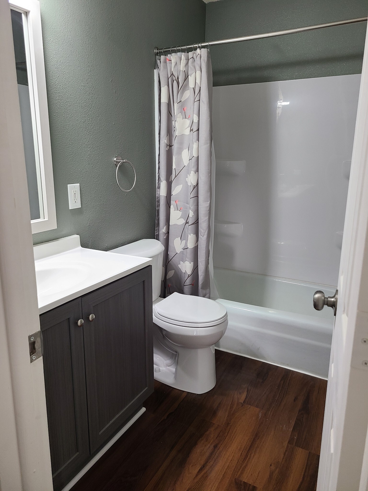 Building Photo - 411 4th Ave