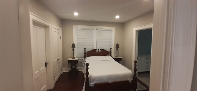 Master bedrom - 2902 Lake Powell Rd