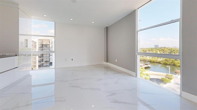 Building Photo - 3625 N Country Club Dr