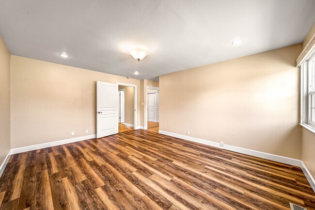 Building Photo - 601 Cherry Ct