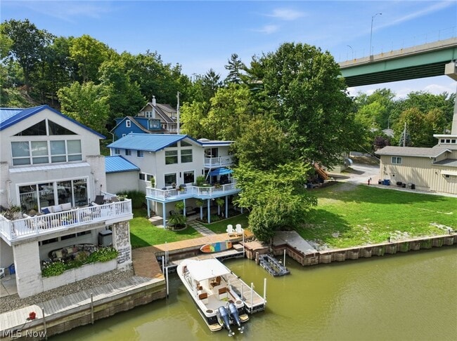 Building Photo - 421 Riverdale Dr